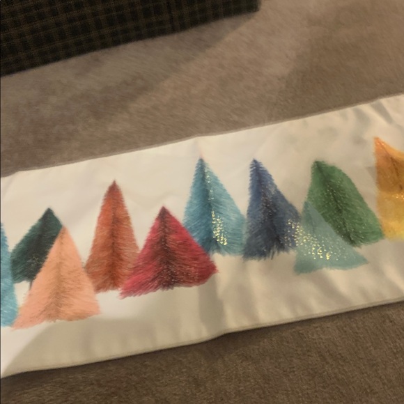 Table runner - Picture 2 of 6